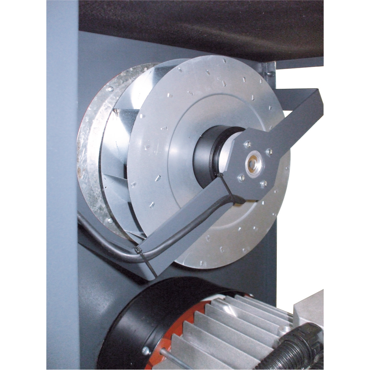 Sprężarka śrubowa z napędem pasowym na kontenerze z zamontowanym osuszaczem chłodniczym Aircraft A-MICRO 5.5-10-270 K (2091864) - obrazek 2