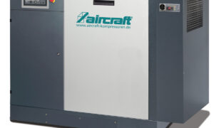 Sprężarka śrubowa z napędem pasowym (instalacja podłogowa z regulacją częstotliwości i zamontowanym osuszaczem chłodniczym) Aircraft A-PLUS 22-10 VS K (2093544)