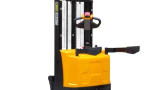 Wózek elektryczny z platformą dla operatora 1500 kg / 3 m (WE1530O)