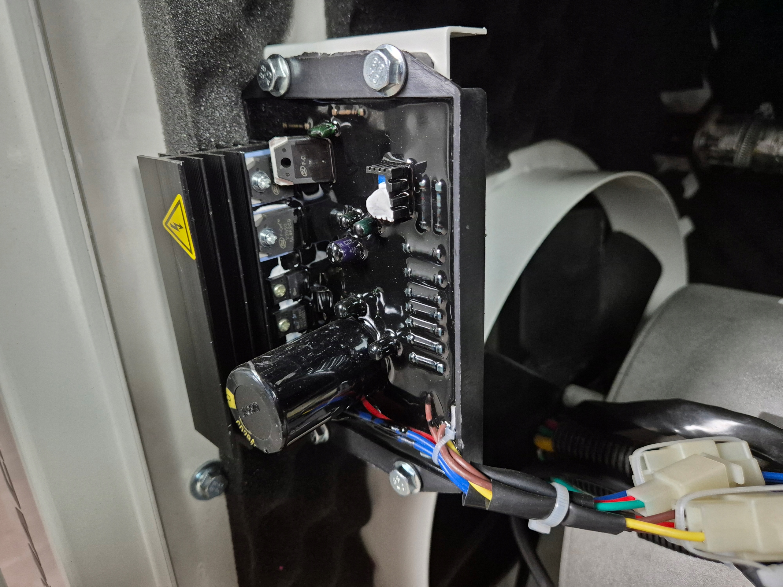 Agregat Prądotwórczy Diesel Machtmann 18000WD ATS 400V 18 kVA Trójfazowy Typ agregatu trójfazowy